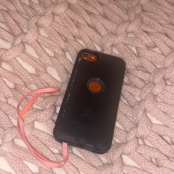 Pink iPod Touch 5th Generation - Picture 2 of 5